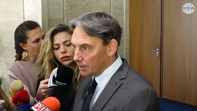 Ще внесем искане за извънредна комисия, която да разгледа увеличаването на възнагражденията на медиците, каза Васил Пандов от ПП