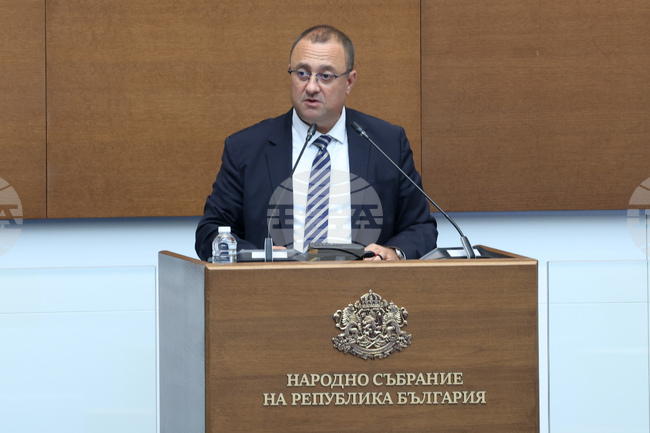 Държавното участие във всички ВиК оператори е необходимо да бъде прехвърлено към "Български ВиК холдинг" с цел ефективност, каза министър Иванов