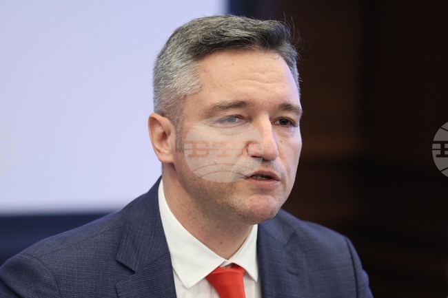 Колкото и оръжия да произведе, ЕС няма да увеличи сигурността си без политически цели, каза Кристиан Вигенин