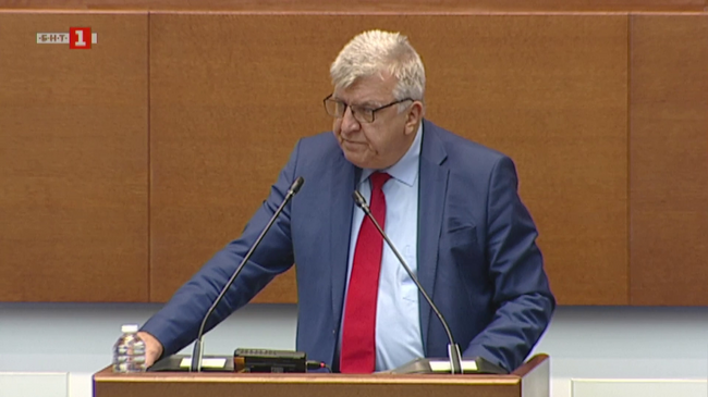 Повторно е изпратено предписание за премахване на нерегламентирано сметище до Кремиковското езеро, съобщи министър Манол Генов