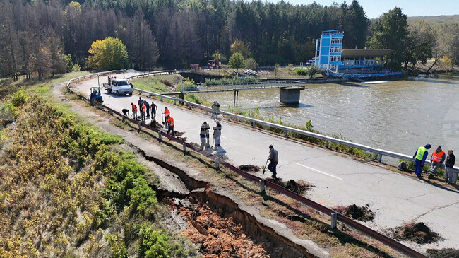 Пътят през дигата на езерото в Николово ще бъде отворен за автомобили на 27 март, каза заместник-кметът на Русе Никола Лазаров