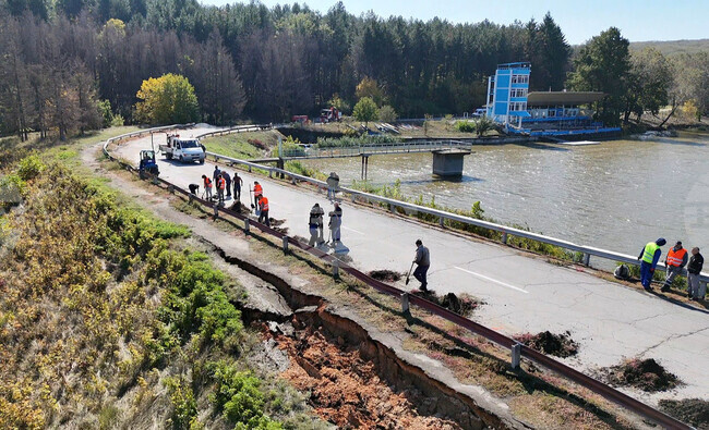 Пътят през дигата на езерото в Николово ще бъде отворен за автомобили на 27 март, каза заместник-кметът на Русе Никола Лазаров