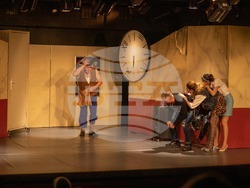 „Пак плаче, но този път от щастие“ в Сатирата, снимка – Сатиричент театър/ Борислав Ганчев