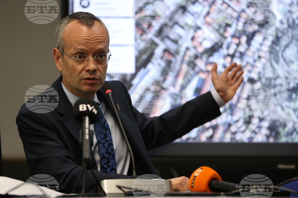 Внесено е решение за възстановяване на собствеността на Общината върху имот от парк "Ловен дом", каза на пресконференция кметът на Благоевград Методи Байкушев