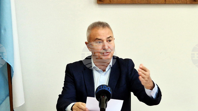 Община Монтана приключва втория етап по подмяната на уличното осветление в града, съобщи кметът Златко Живков 