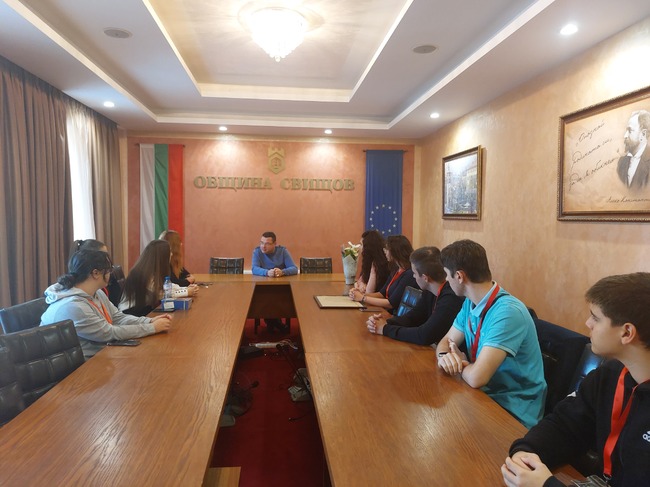 Училище-посланик на Европейския парламент посети Община Свищов по повод Деня на българската община