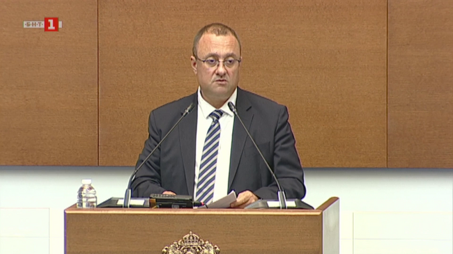 Държавното участие във всички ВиК оператори е необходимо да бъде прехвърлено към „Български ВиК холдинг“ с цел ефективност, каза министър Иванов