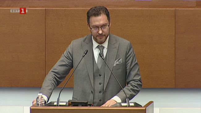 В пет области все още няма пожарни автомобили с вместимост от 8000 литра, обясни вътрешният министър Даниел Митов