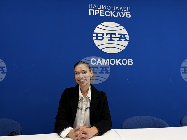 Да отглеждаш дете в България е по-лесно, отколкото в чужбина, казва Виктория Петрова от Самоков