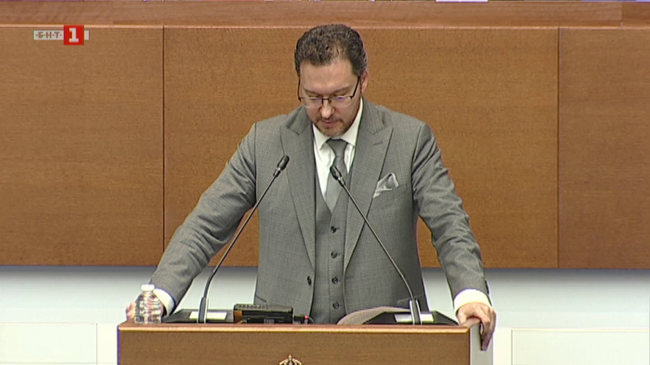 Не са установени нарушения от гранични полицаи при проверка на арменска делегация на Летище „Васил Левски“, съобщи Даниел Митов