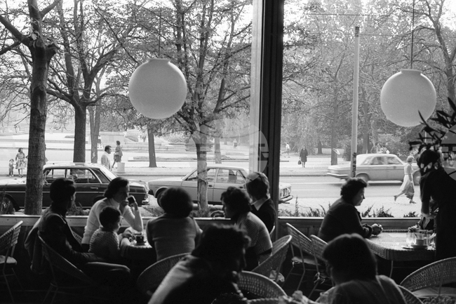 Вечерна разходка из София през 1976 година