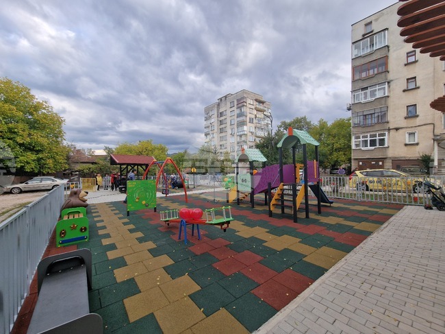 Официално бе открита нова детска площадка в троянския квартал "Черногор"