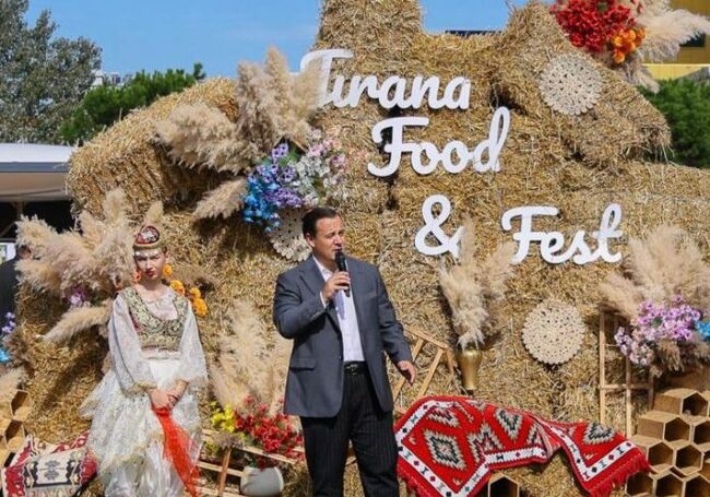 АТА: Панаирът „Тирана Фууд енд Фест“ представя традиционни продукти от местни и чуждестранни компании в сърцето на албанската столица