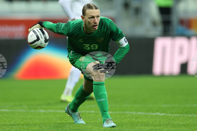 Руският вратар Матвей Сафонов може да напусне Пари Сен Жермен през януари