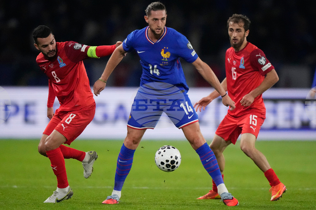 Френският полузащитник Адриен Рабио се е върнал в Милан с контузия и ще отсъства от игра поне един месец