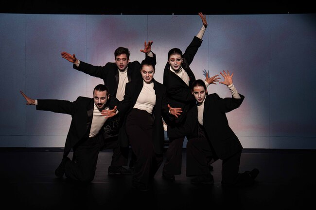 Спектакълът „Нечовек“ на Народния театър „Иван Вазов“ гостува на фестивала „Младите в театъра“ в Ловеч