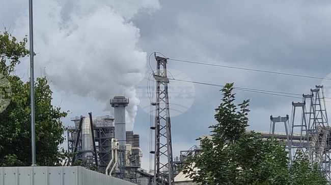 Започна извънредна комплексна проверка на дървопреработвателното предприятие "Кроношпан" във Велико Търново