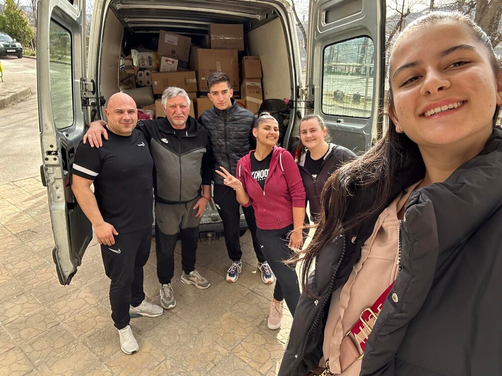 Община Ловеч: Езиковата гимназия в Ловеч изпрати помощ за Одрин