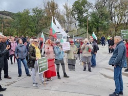 Велико Търново - завод „Кроношпан" - ПП"Възраждане" - протестиращи
