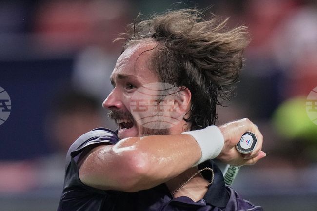 Даниил Медведев триумфира на турнира по тенис в Алмати и грабна първа титла от 2023 година насам