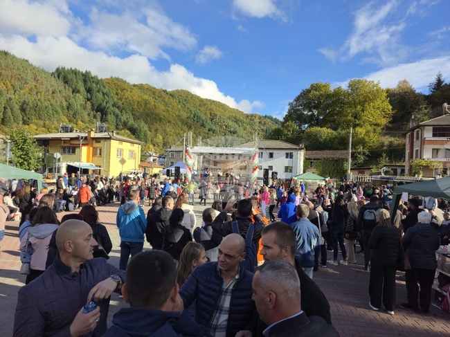 Рудоземското село Елховец – с над четири века история, отбеляза своя първи празник