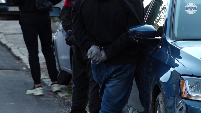 Полицията в София е задържала двама души за кражба на накити и автомобил