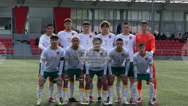 Стефан Смъркалев и Валери Владимиров отпаднаха от групата на националния отбор по футбол за юноши до 19 години заради здравословни проблеми