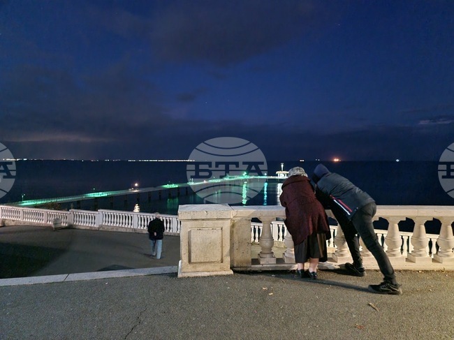 Мостикът в Бургас беше осветен в зелено за Европейския ден на донорството и трансплантацията на органи