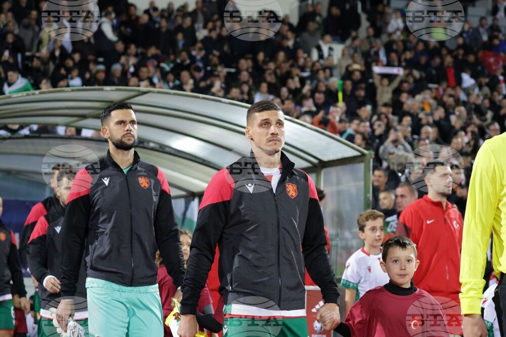 Националният селекционер Александър Димитров и капитанът Кирил Десподов дадоха своя вот за анкетата на ФИФА