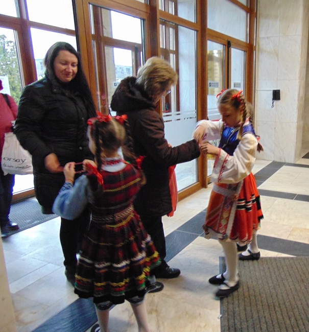 С празнично мартенско настроение започна днешният работен ден в Община Шумен