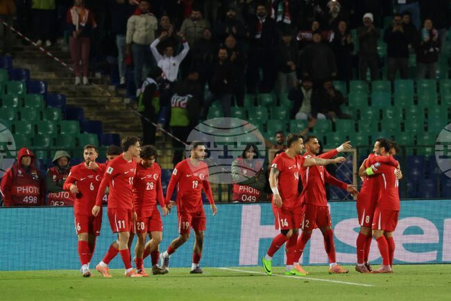 Арда Гюлер и Салих Йозджан трябва да се присъединят днес към лагера на Турция, Ерен Елмалъ е отстранен от националния отбор заради залози