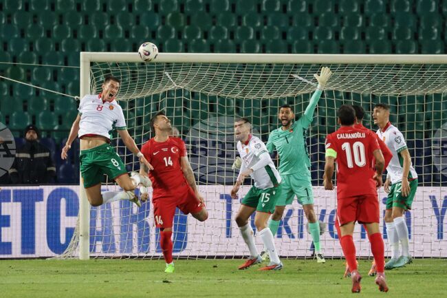 Вратарят Димитър Митов смята, че Абърдийн трябва да използва опита от Лигата на конференциите след отпадането и да се фокусира върху местното първенство