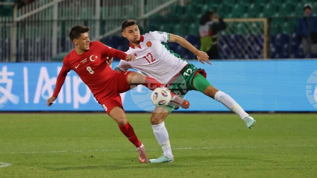 Росен Божинов се контузи по време на домакинска загуба на Антверп, която стана причина и за уволнението на треньора на тима