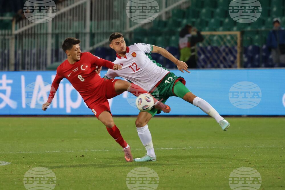 Росен Божинов се контузи по време на домакинска загуба на Антверп, която стана причина и за уволнението на треньора на тима