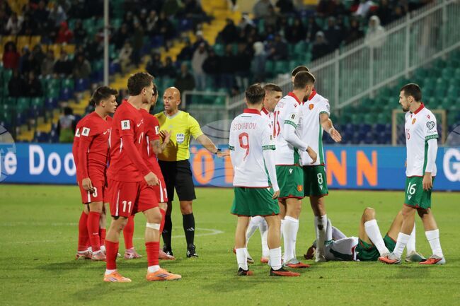 Тежка загуба за България от Турция в Световната квалификация по футбол, пет гола в българската врата през второто полувреме