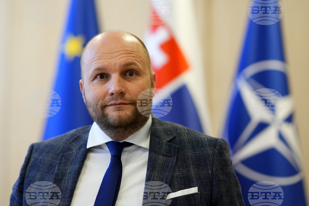 Ако Словакия предостави на Украйна своите изтребители МиГ-29, тя ще получи компенсация от 900 млн. долара от съюзниците си, каза словашкият военен министър