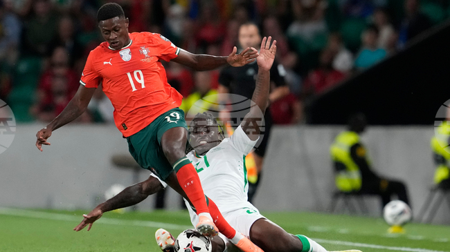 Селекционерът на Португалия Роберто Мартинес съжалява, че не може да използва Нуно Мендеш, който е "най-добрият в света в момента"