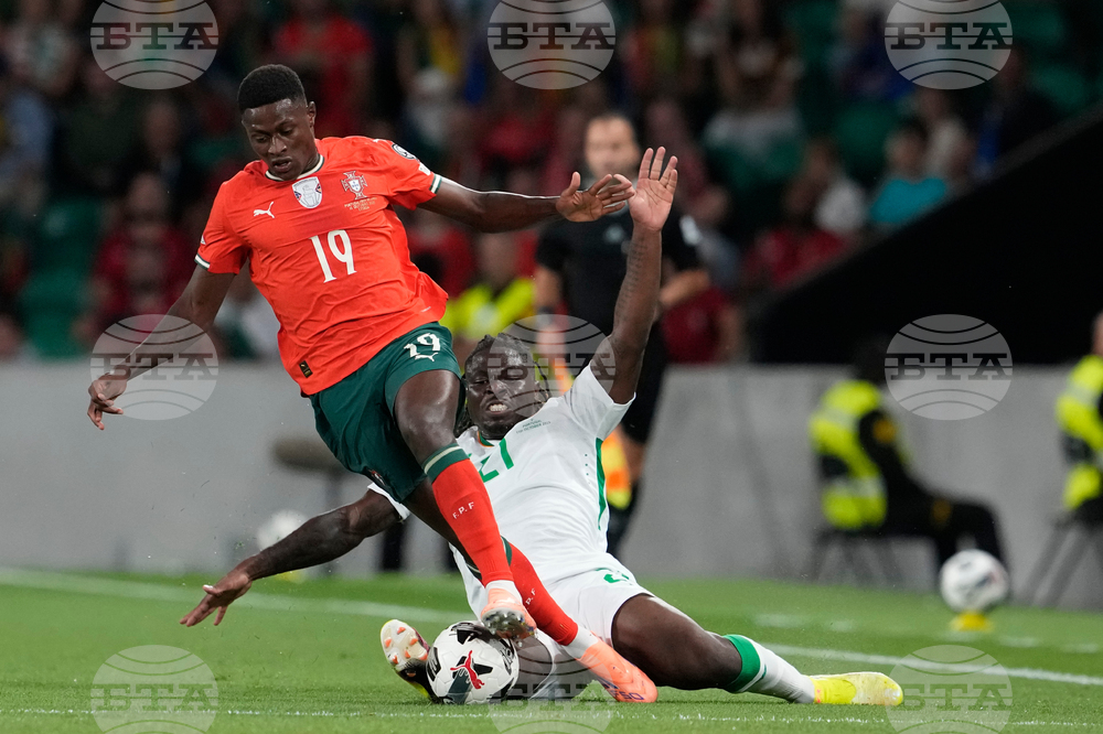 Селекционерът на Португалия Роберто Мартинес съжалява, че не може да използва Нуно Мендеш, който е "най-добрият в света в момента"