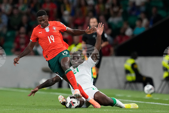 Селекционерът на Португалия Роберто Мартинес съжалява, че не може да използва Нуно Мендеш, който е "най-добрият в света в момента"