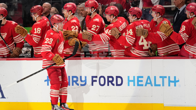 Детройт спечели гостуването си на Ню Йорк Рейнджърс в НХЛ, Колорадо продължи точковата си серия на 10 мача