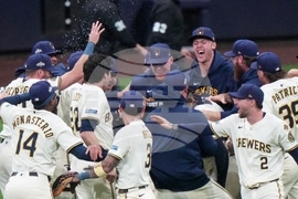 NLDS Cubs Brewers Baseball