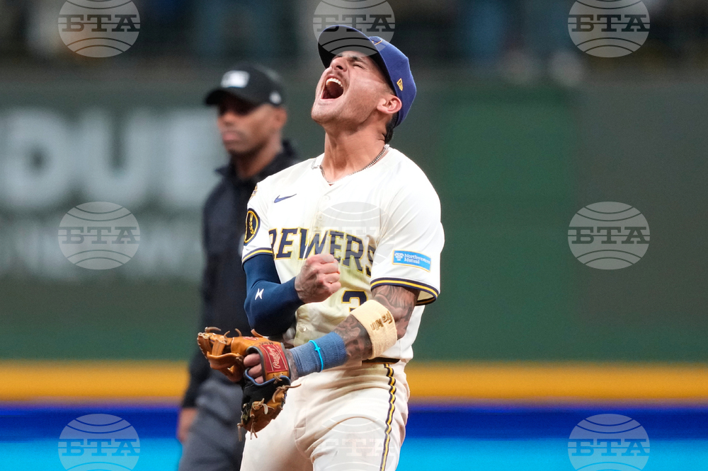 APTOPIX NLDS Cubs Brewers Baseball