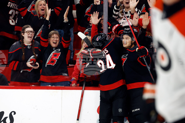 CORRECTION Flyers Hurricanes Hockey