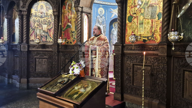 За словото, от което израства семето на спасението, говори отец Бисер Христов в храм „Св. Успение Богородично“ в Търговище