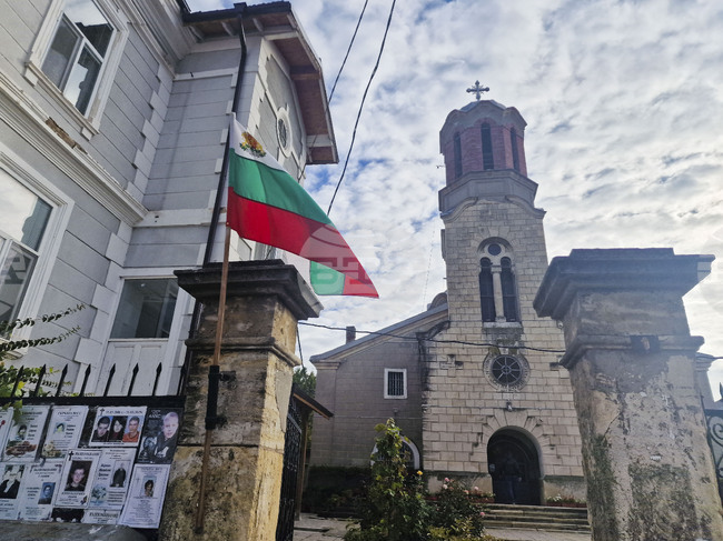 Разград - храм „Свети Николай Мирликийски Чудотворец” - неделно богослужение