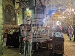 Разград - храм „Свети Николай Мирликийски Чудотворец” - неделно богослужение