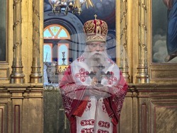 Ловеч - Ловчански митрополит Гавриил - света литургия - храм "Света Троица"