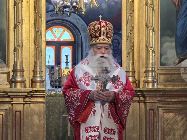 Ловеч - Ловчански митрополит Гавриил - света литургия - храм "Света Троица"