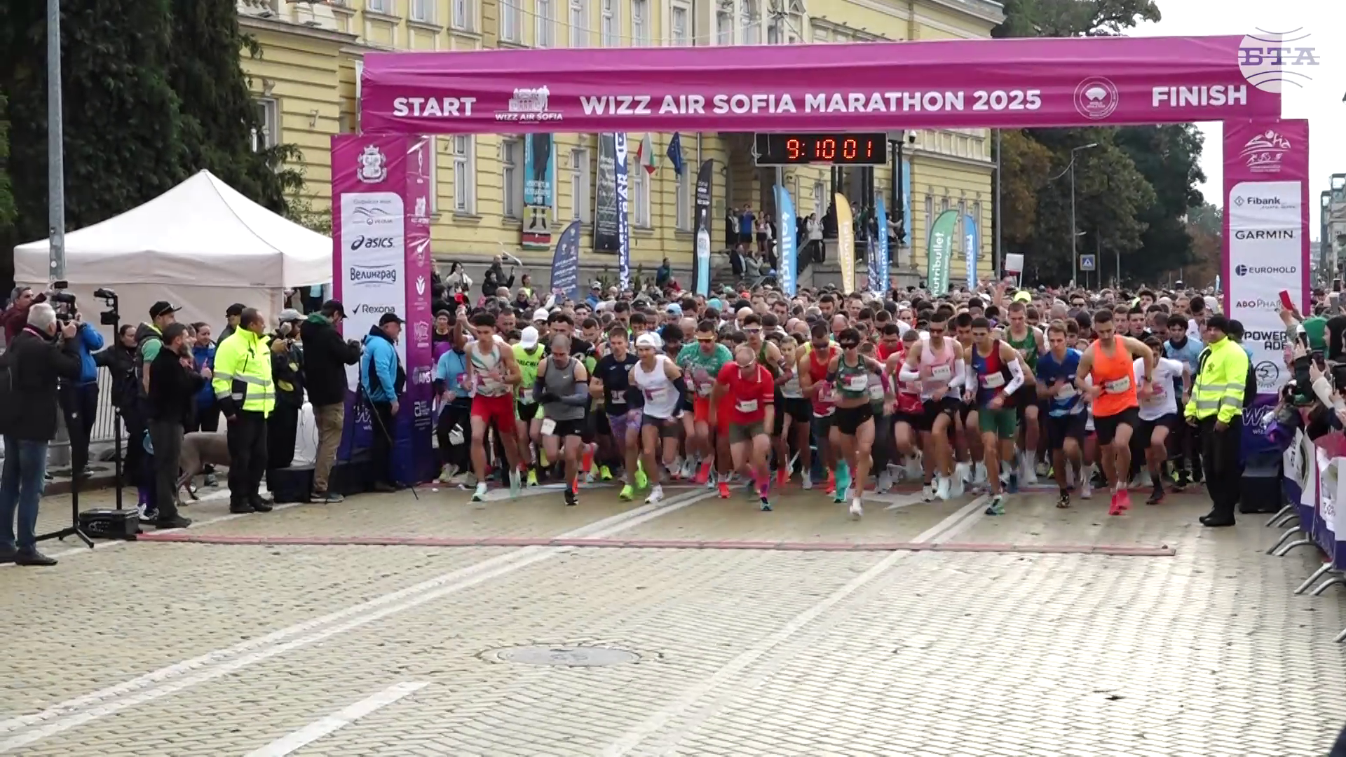 Близо 8000 бегачи от 66 страни застанаха на старта в 42-рото издание на Софийския маратон