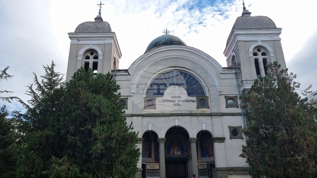 Продължава дарителската кампания за обновяване на вътрешността на най-големия храм в Ямбол „Св. Николай Чудотворец“